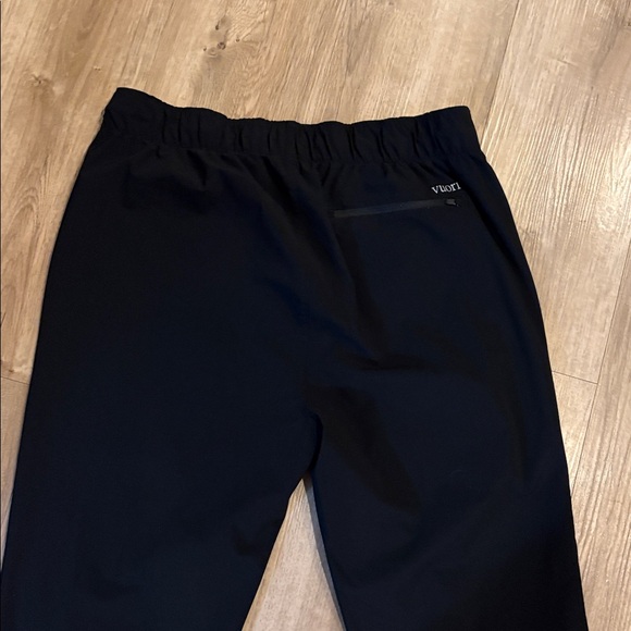 Preowned Vuori pants- Size L - Picture 7 of 8
